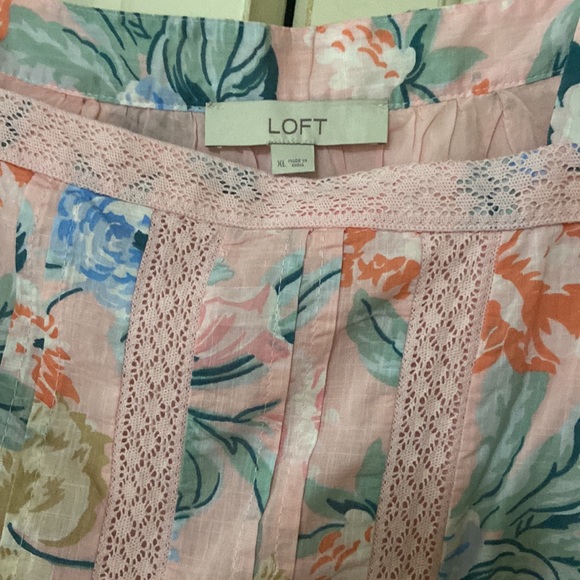 NWOT Loft pink floral blouse - Picture 2 of 3